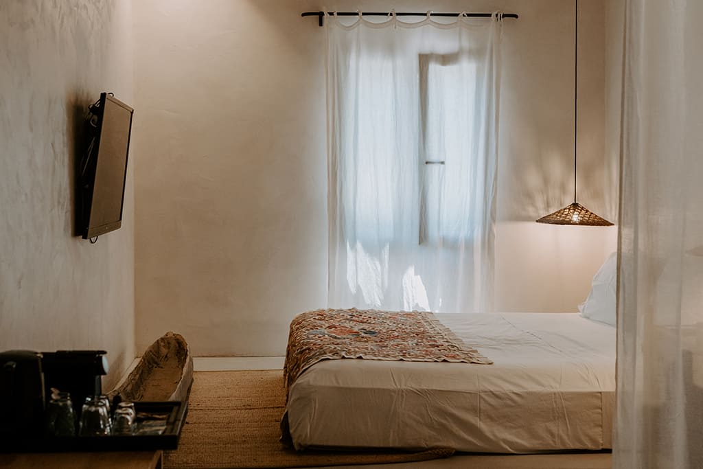 AdobeStock_536355301-08